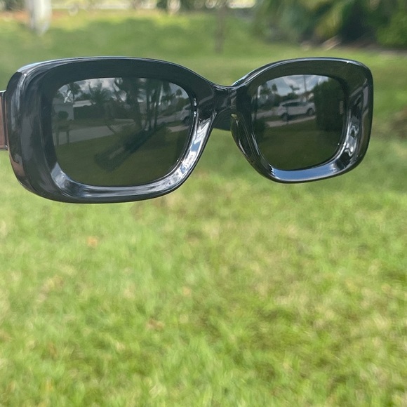 DIME OPTICS Sunglasses In Antonio Black - Picture 6 of 12